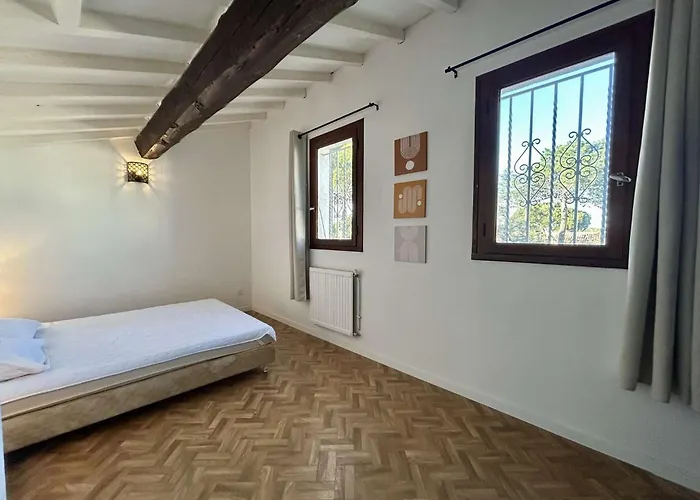 Vila Jolie Maison Avec Terrasse Cyprien Sc175-489